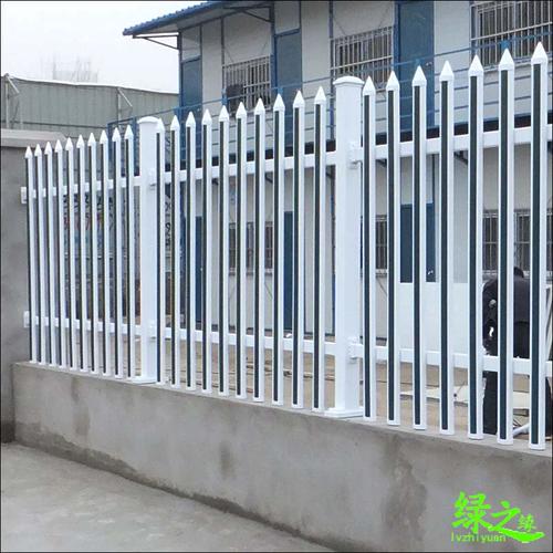 塑鋼P(yáng)VC護(hù)欄 現(xiàn)代圍欄解決方案的多功能應(yīng)用與優(yōu)勢(shì)